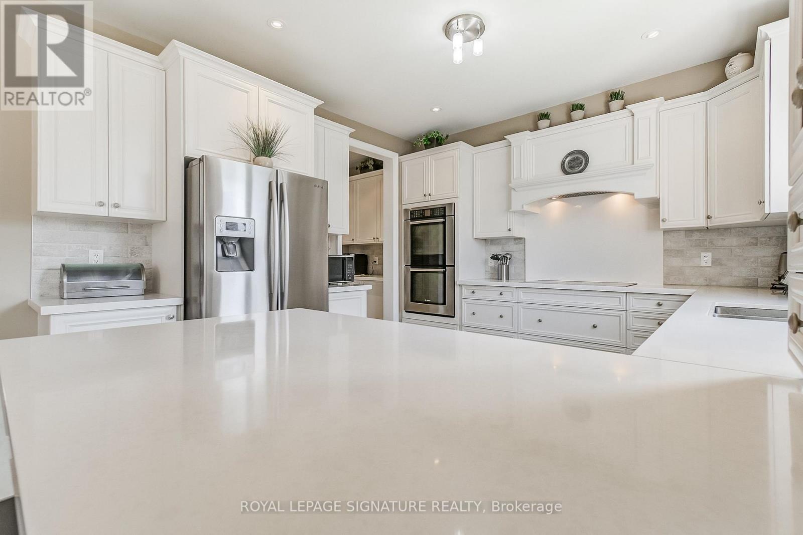 Photo 14 of 18 Flanders Road, Brampton ON