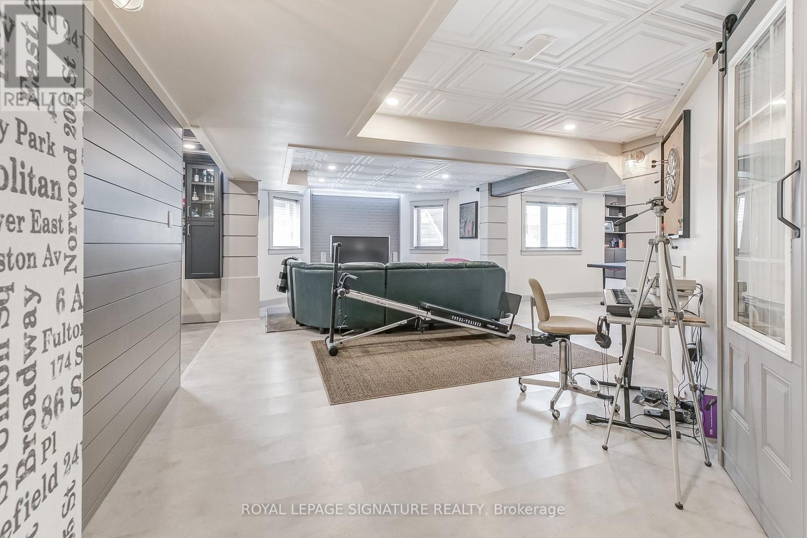 Photo 35 of 18 Flanders Road, Brampton ON