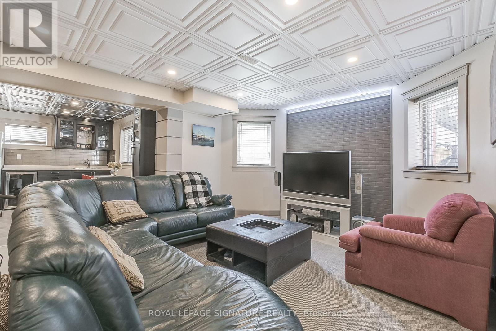 Photo 37 of 18 Flanders Road, Brampton ON