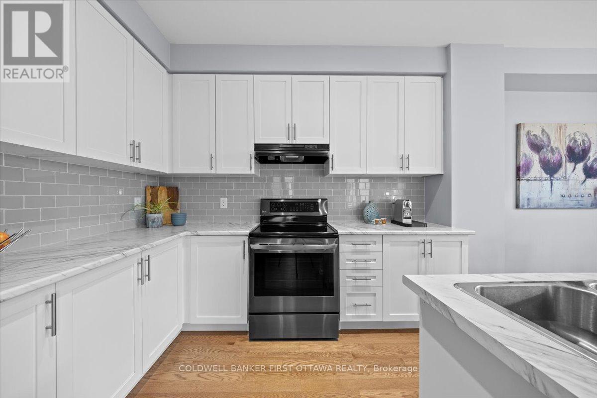 Photo 12 of 545 Tulip Tree Way, Ottawa ON