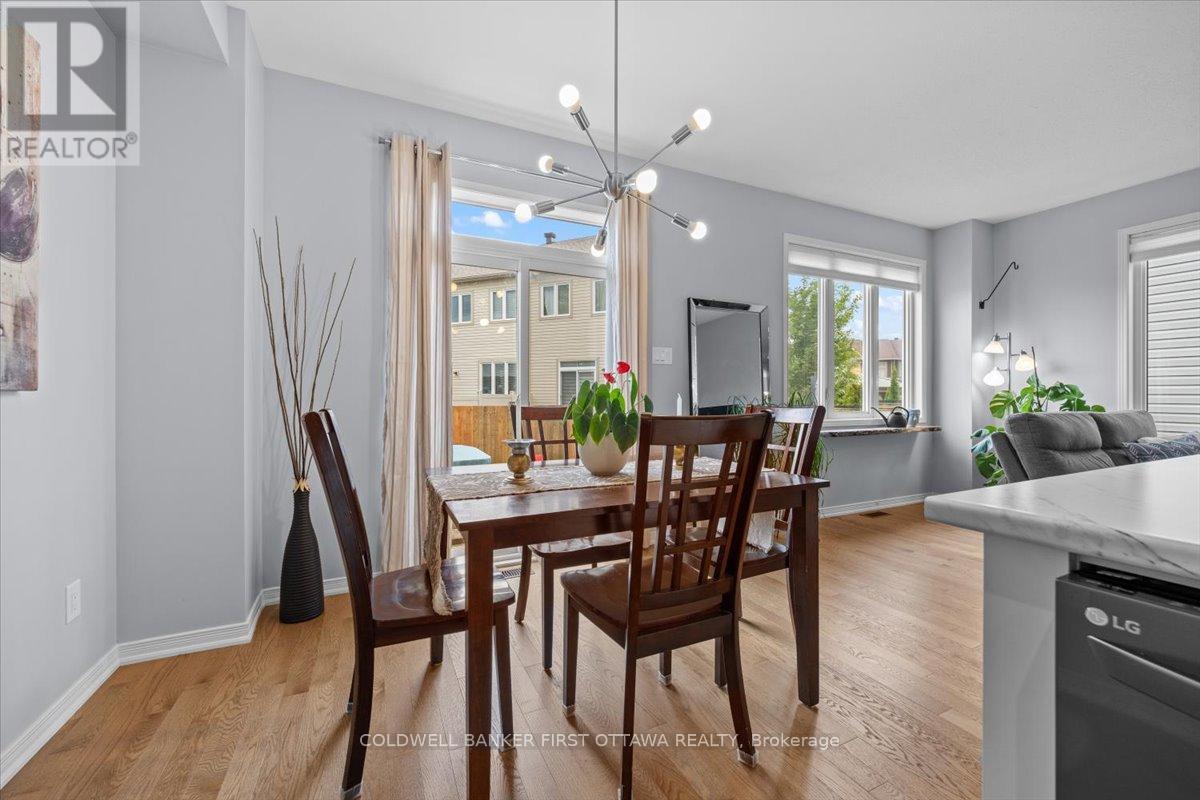 Photo 15 of 545 Tulip Tree Way, Ottawa ON
