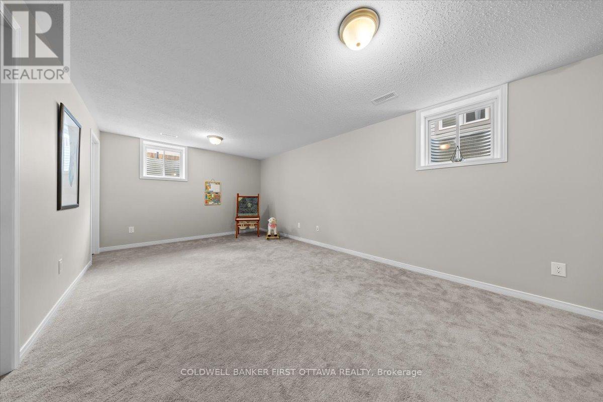 Photo 24 of 545 Tulip Tree Way, Ottawa ON