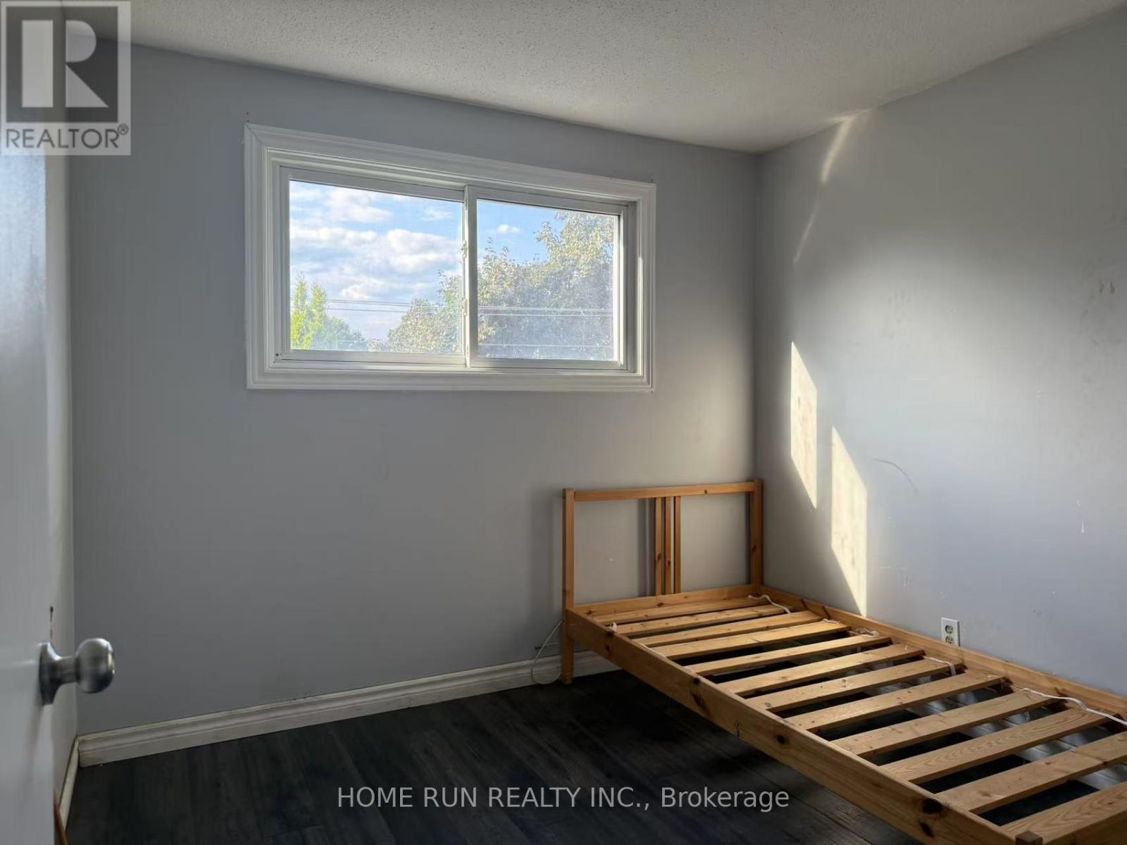 Photo 12 of 1285 Meadowland Drive E, Ottawa ON