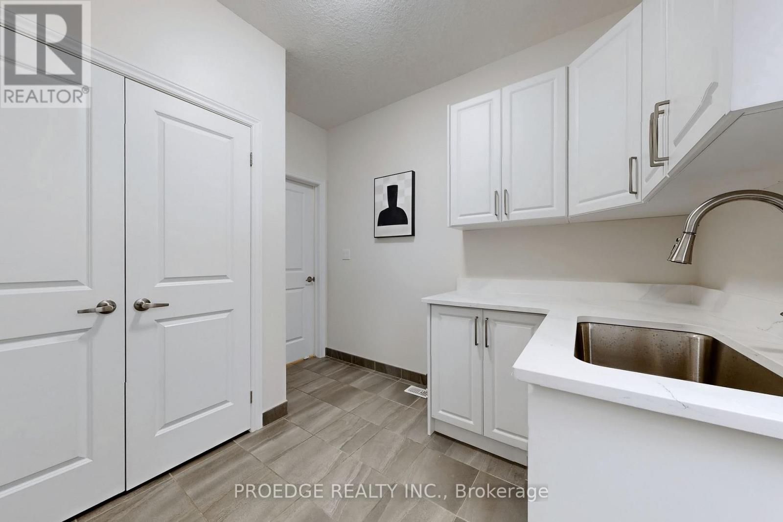 Photo 2 of 361 Beechdrops Drive, Waterloo ON