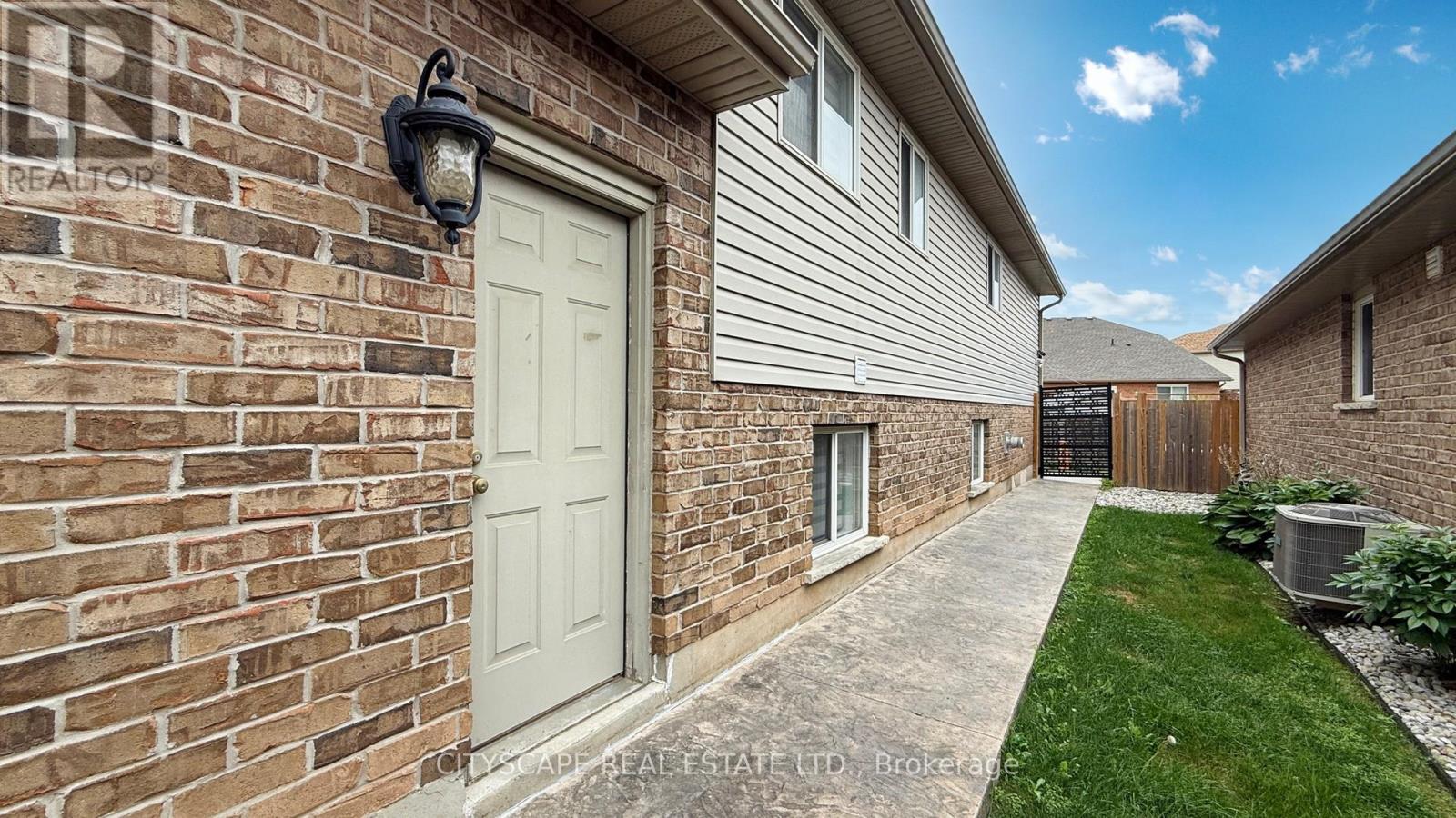 Photo 24 of 8655 Westport Drive, Niagara Falls ON
