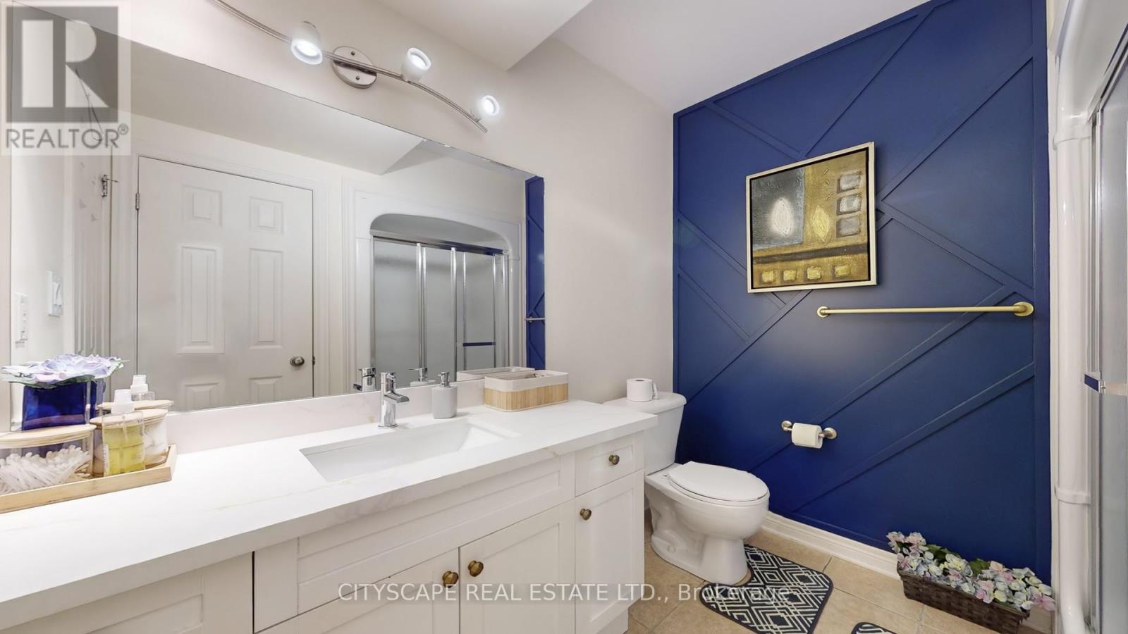 Photo 9 of 8655 Westport Drive, Niagara Falls ON