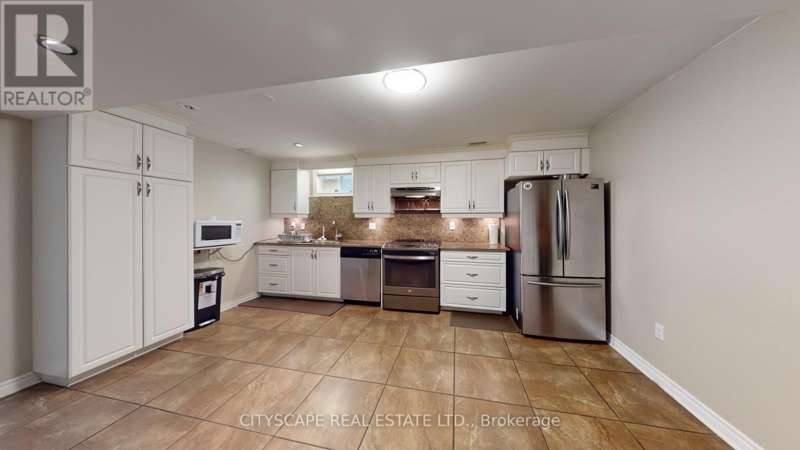 Photo 41 of 8655 Westport Drive, Niagara Falls ON