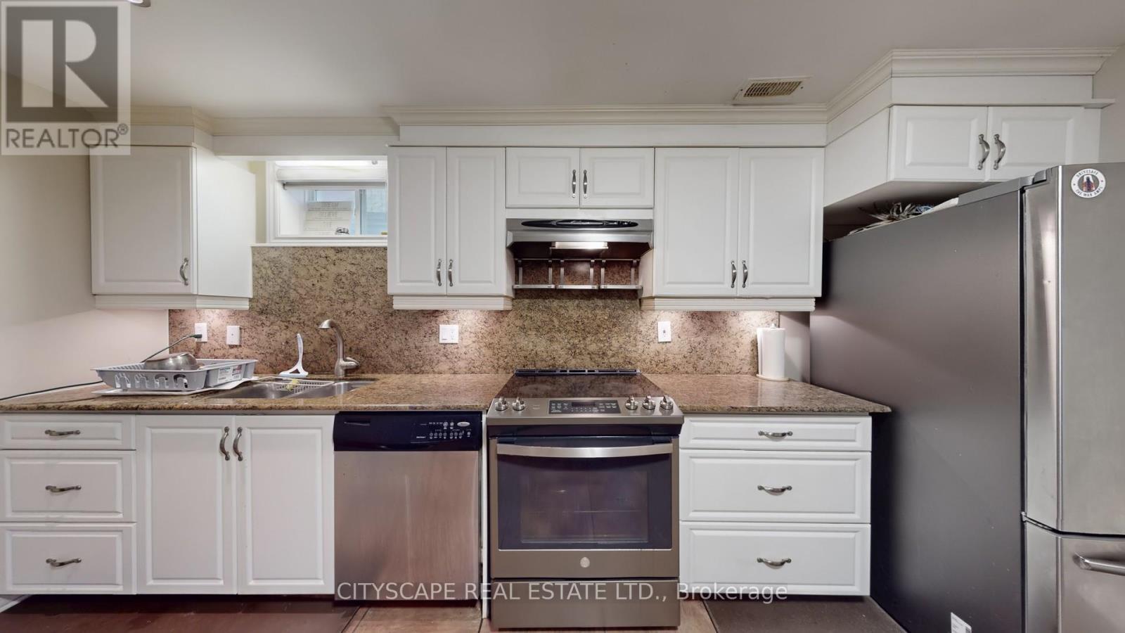 Photo 8 of 8655 Westport Drive, Niagara Falls ON