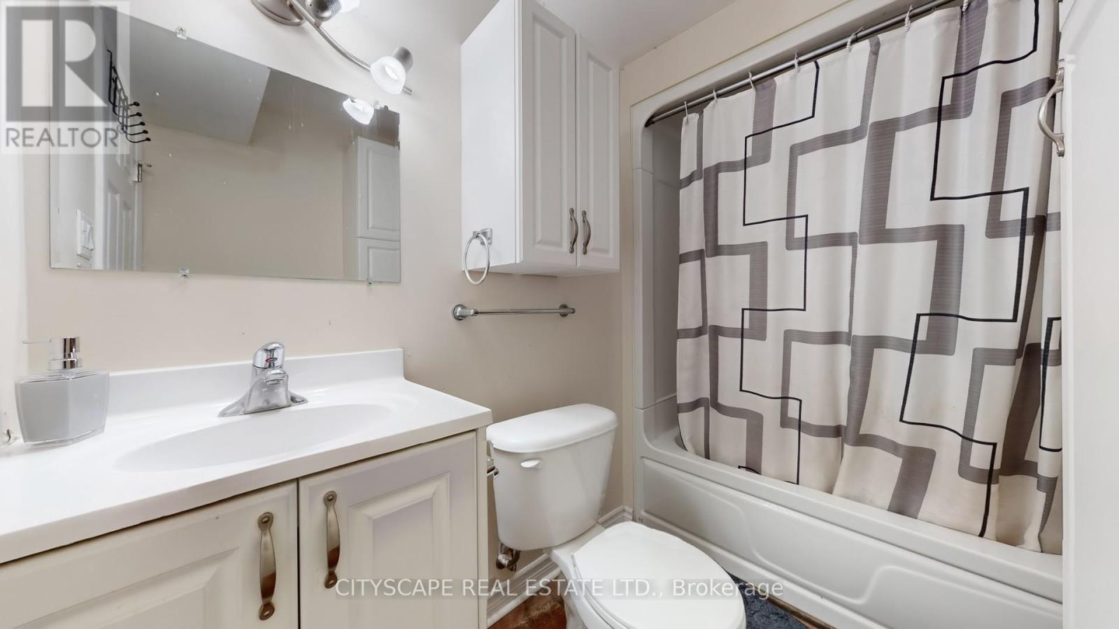 Photo 42 of 8655 Westport Drive, Niagara Falls ON