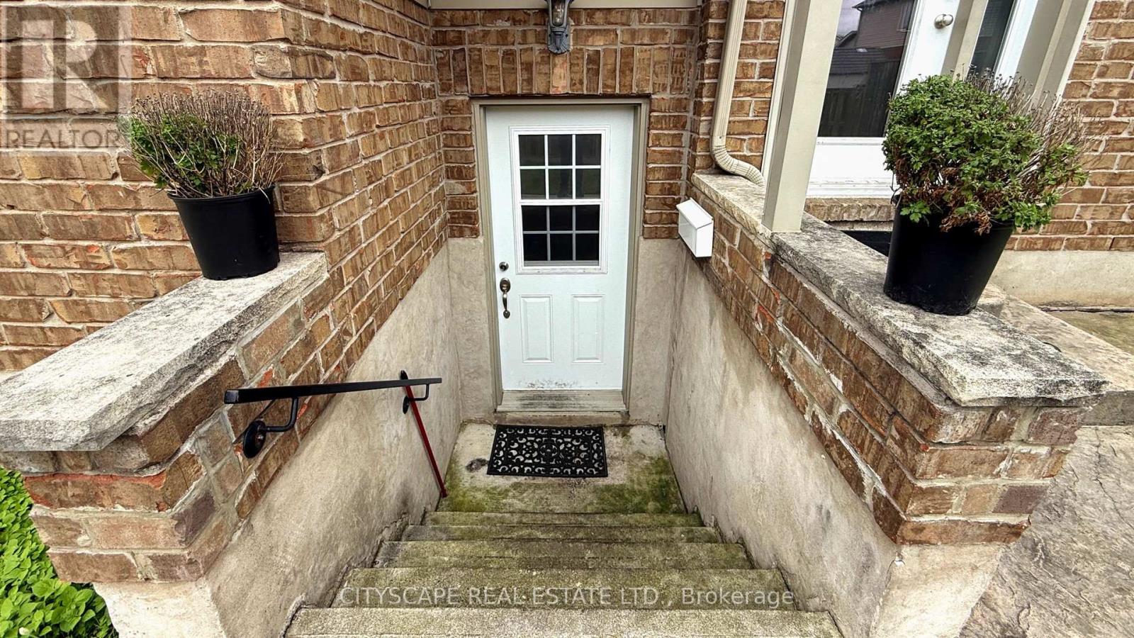 Photo 27 of 8655 Westport Drive, Niagara Falls ON