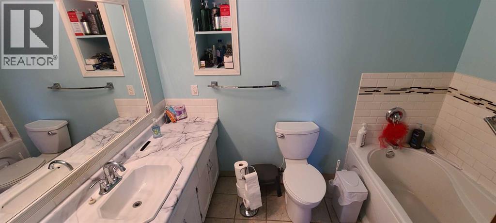 Photo 22 of 5314 46 Street, Taber AB