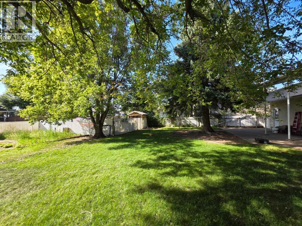 Photo 31 of 5314 46 Street, Taber AB