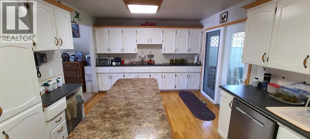 Photo 4 of 5314 46 Street, Taber AB