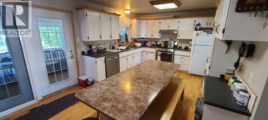Photo 5 of 5314 46 Street, Taber AB