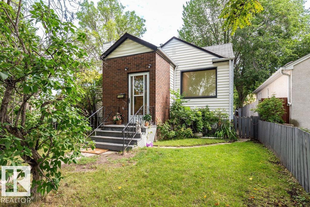 Photo 2 of 11551 68 St Nw, Edmonton AB