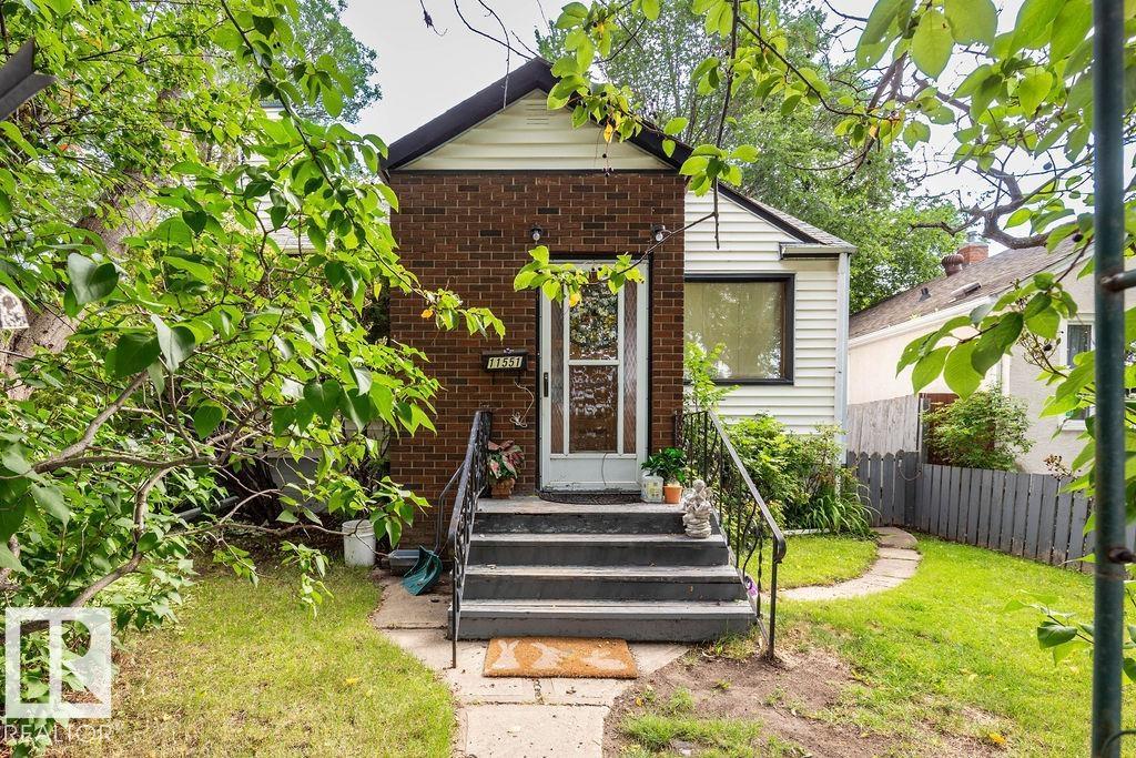 Photo 3 of 11551 68 St Nw, Edmonton AB
