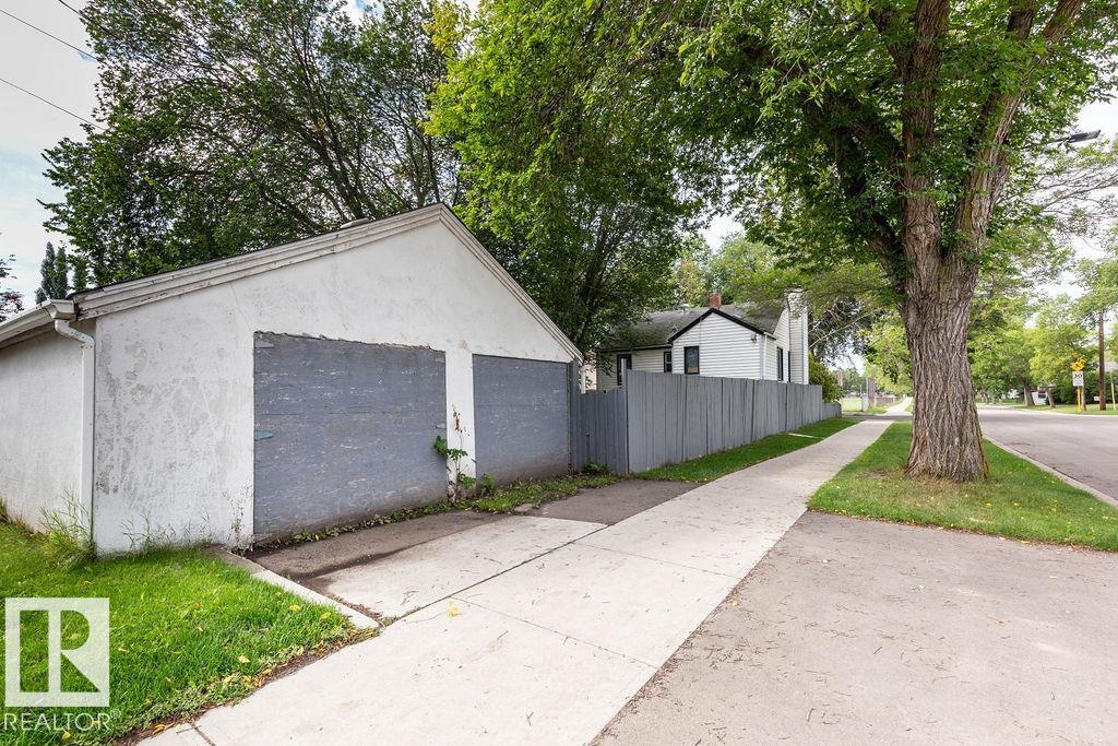 Photo 5 of 11551 68 St Nw, Edmonton AB