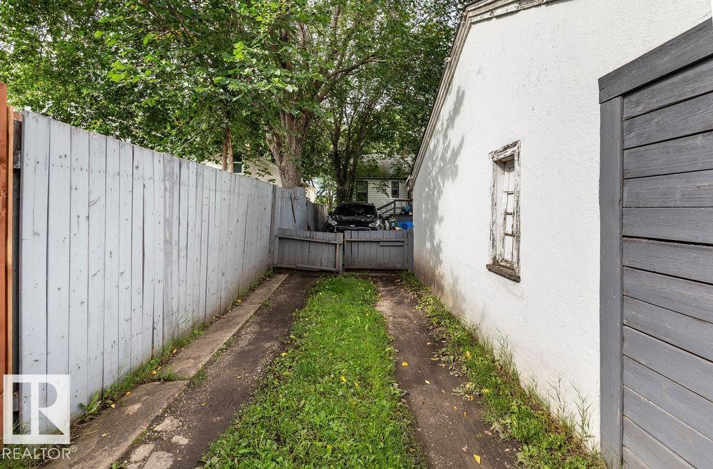 Photo 7 of 11551 68 St Nw, Edmonton AB