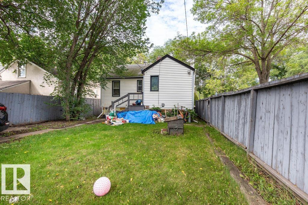 Photo 8 of 11551 68 St Nw, Edmonton AB