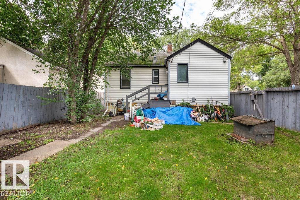Photo 9 of 11551 68 St Nw, Edmonton AB