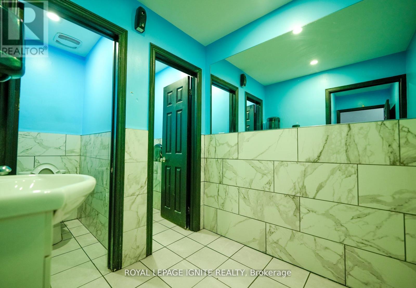 Photo 12 of 1 2 4190 Kingston Road, Toronto ON