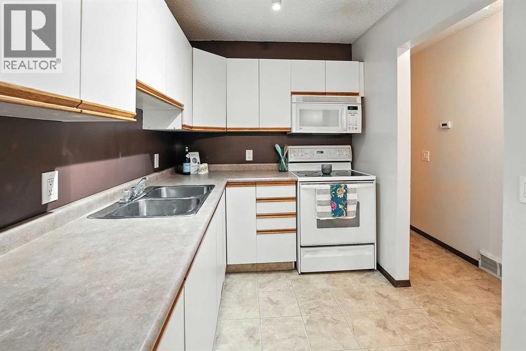 Photo 8 of 8 45 Cosgrove Crescent, Red Deer AB