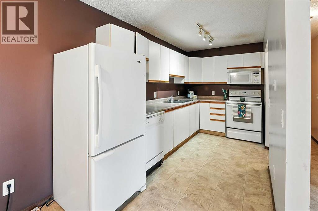 Photo 7 of 8 45 Cosgrove Crescent, Red Deer AB