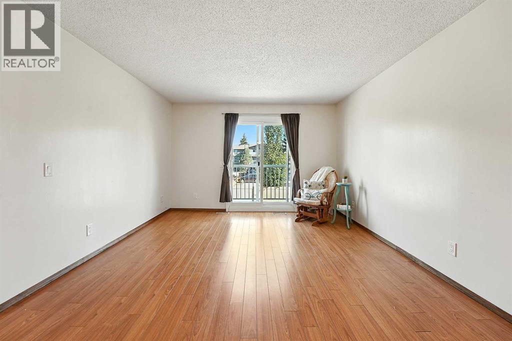 Photo 11 of 8 45 Cosgrove Crescent, Red Deer AB