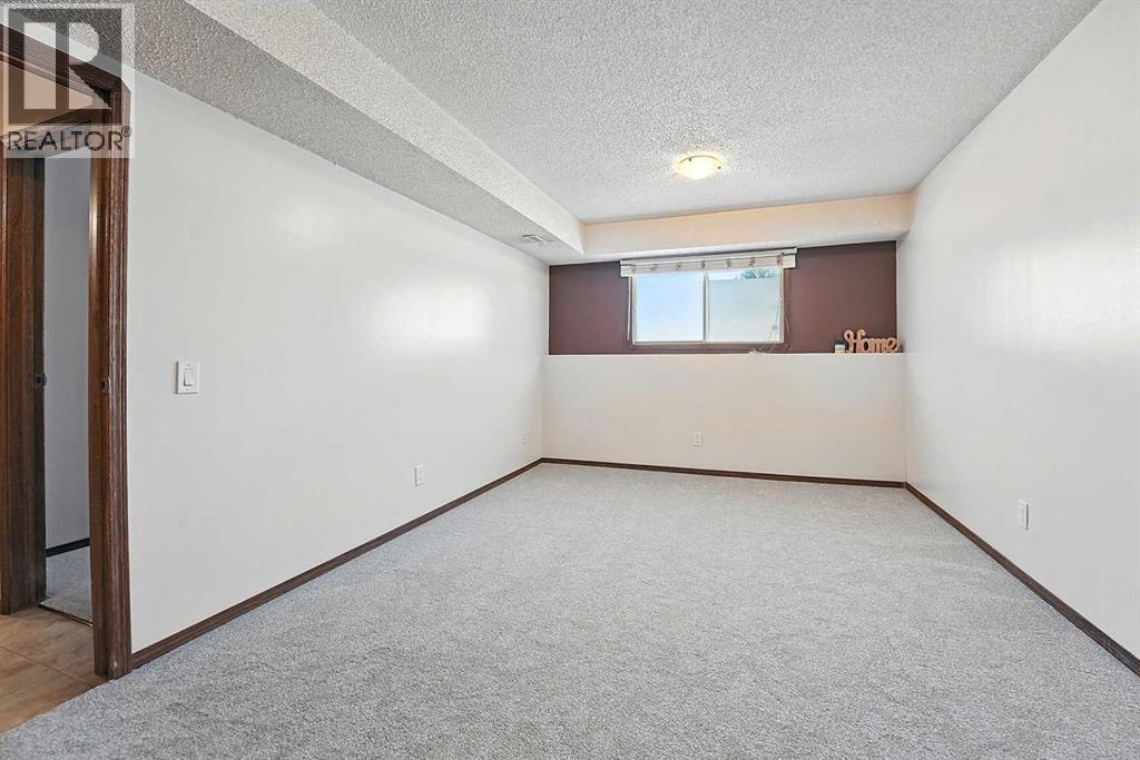 Photo 21 of 8 45 Cosgrove Crescent, Red Deer AB