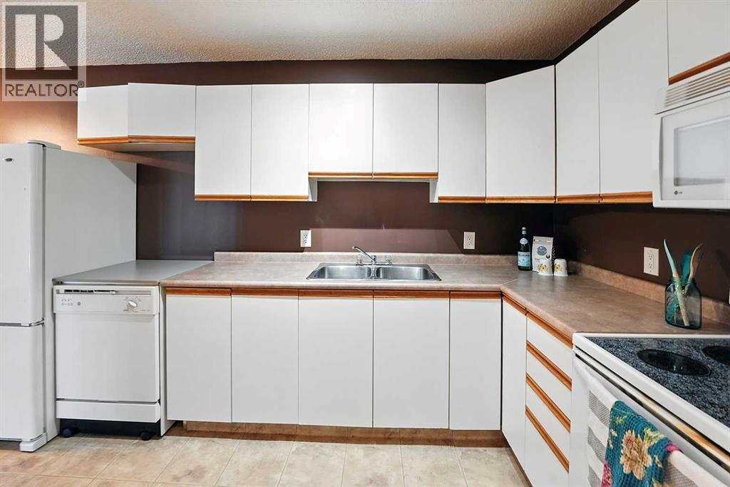Photo 6 of 8 45 Cosgrove Crescent, Red Deer AB