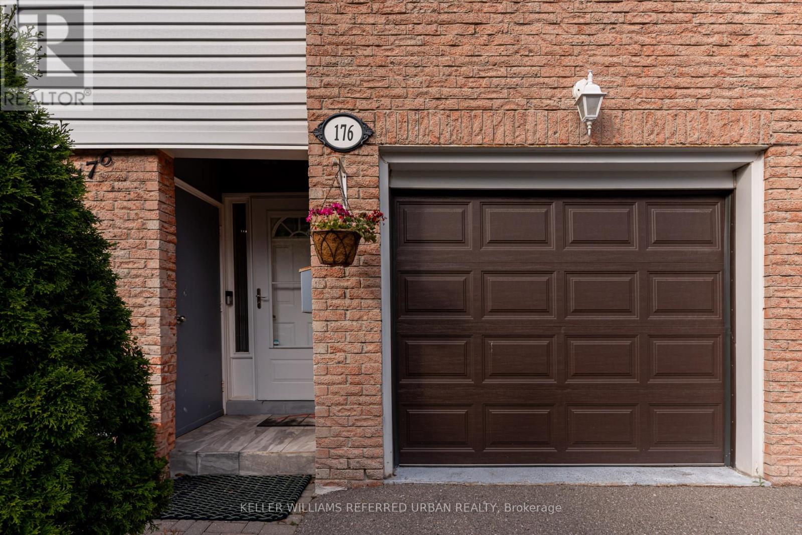 Photo 2 of 176 2440 Bromsgrove Road, Mississauga ON
