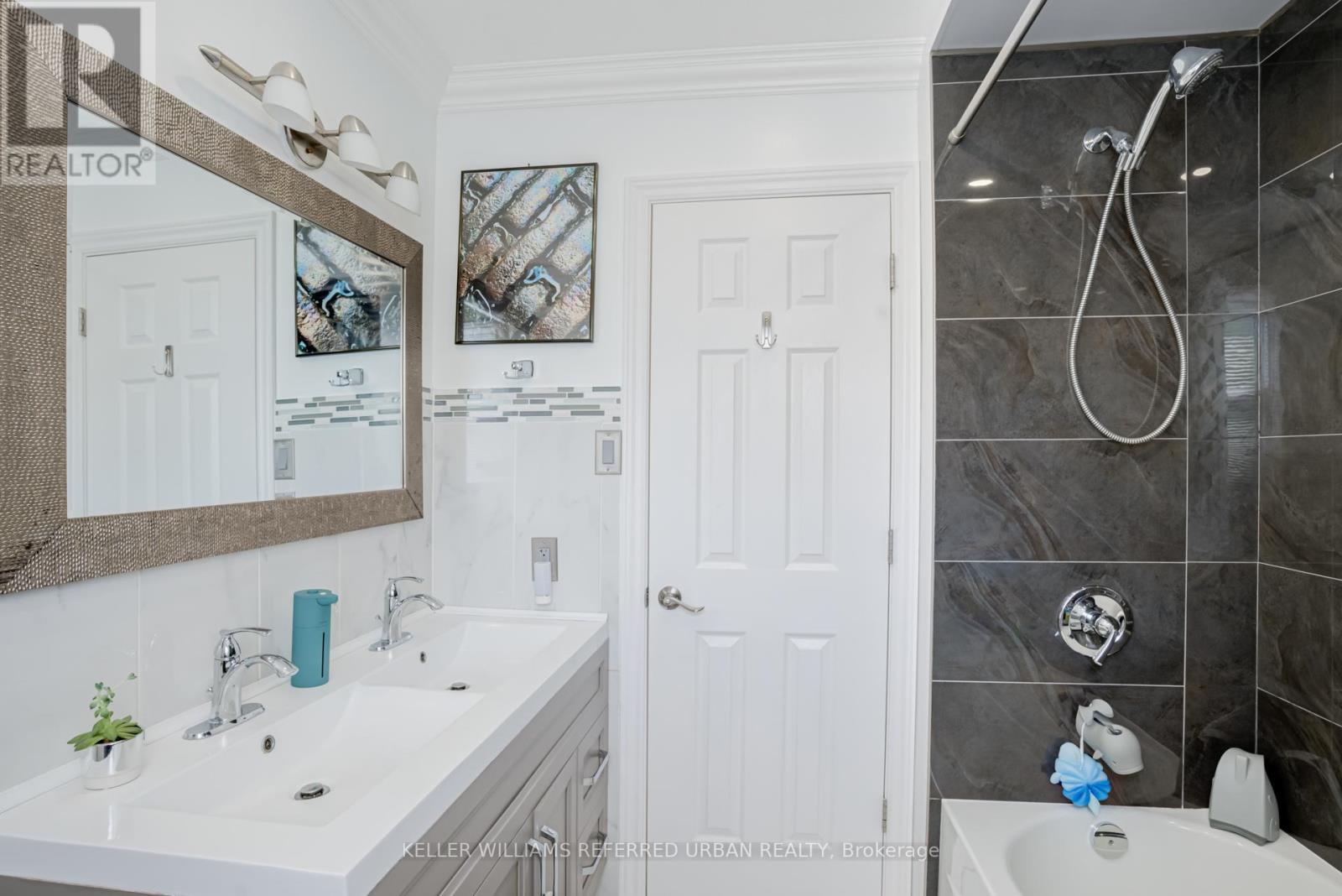 Photo 20 of 176 2440 Bromsgrove Road, Mississauga ON
