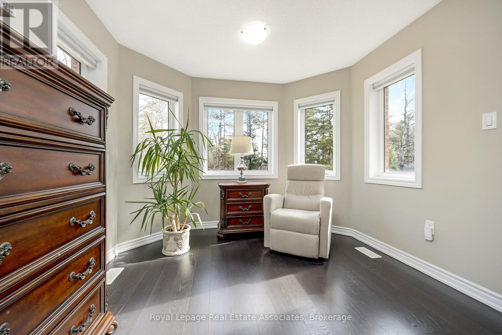 Photo 21 of 25 Upper Canada Court, Halton Hills ON