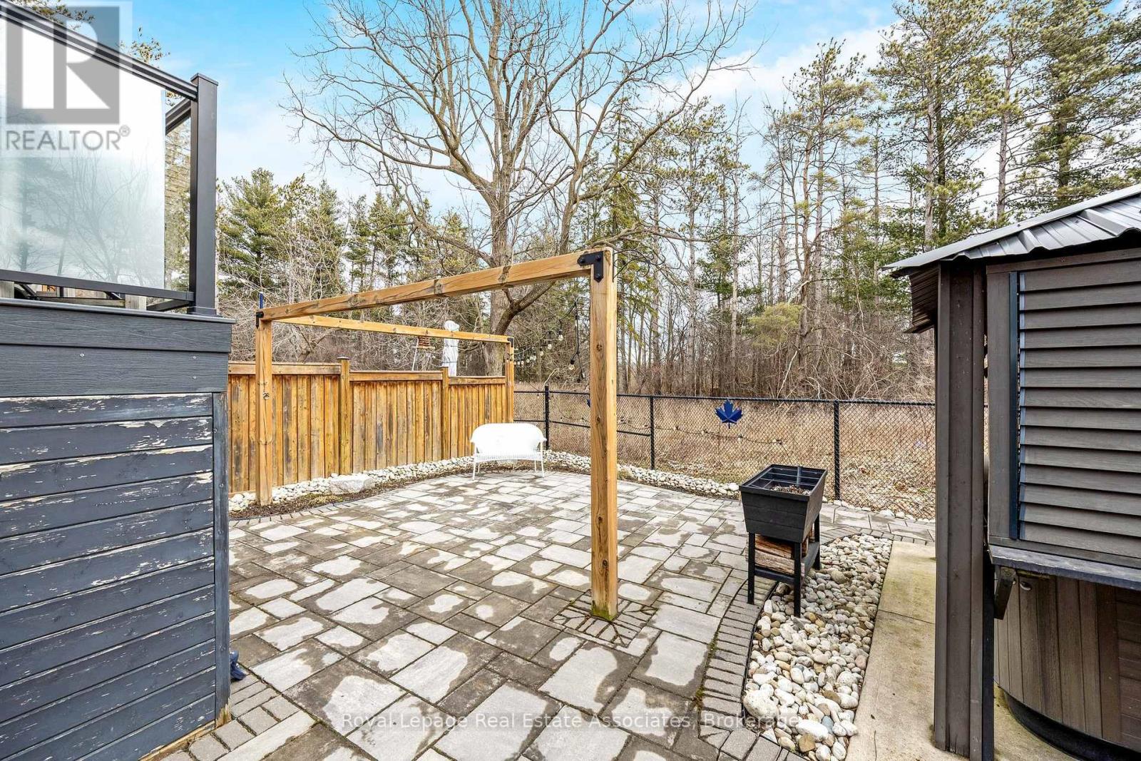 Photo 22 of 25 Upper Canada Court, Halton Hills ON