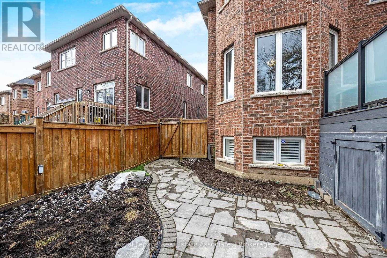 Photo 44 of 25 Upper Canada Court, Halton Hills ON