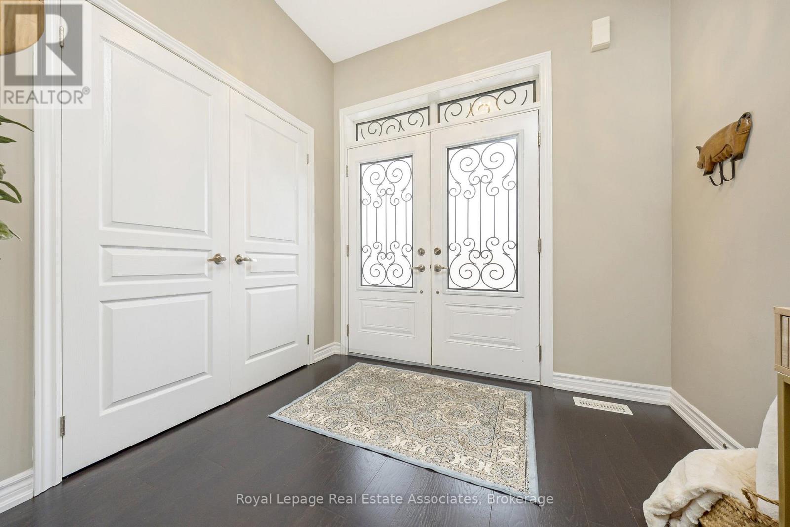 Photo 23 of 25 Upper Canada Court, Halton Hills ON