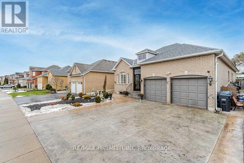 Photo 3 of 190 Landsbridge Street, Caledon ON