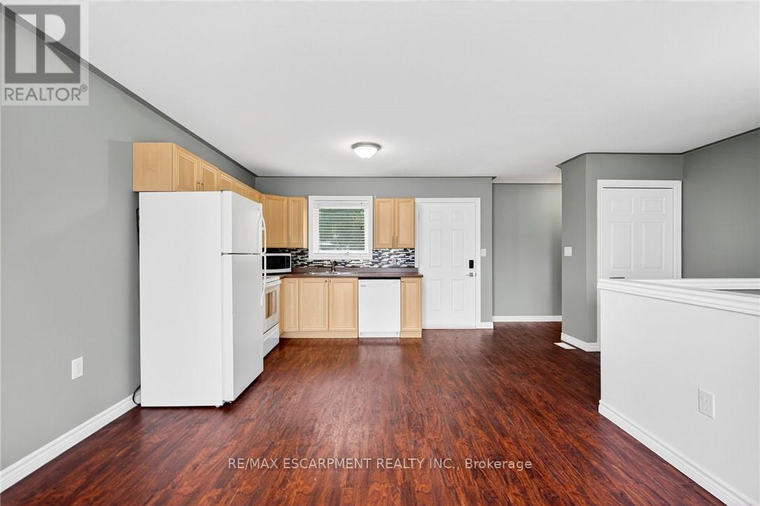 Photo 11 of 133 Grantham Avenue, St Catharines ON
