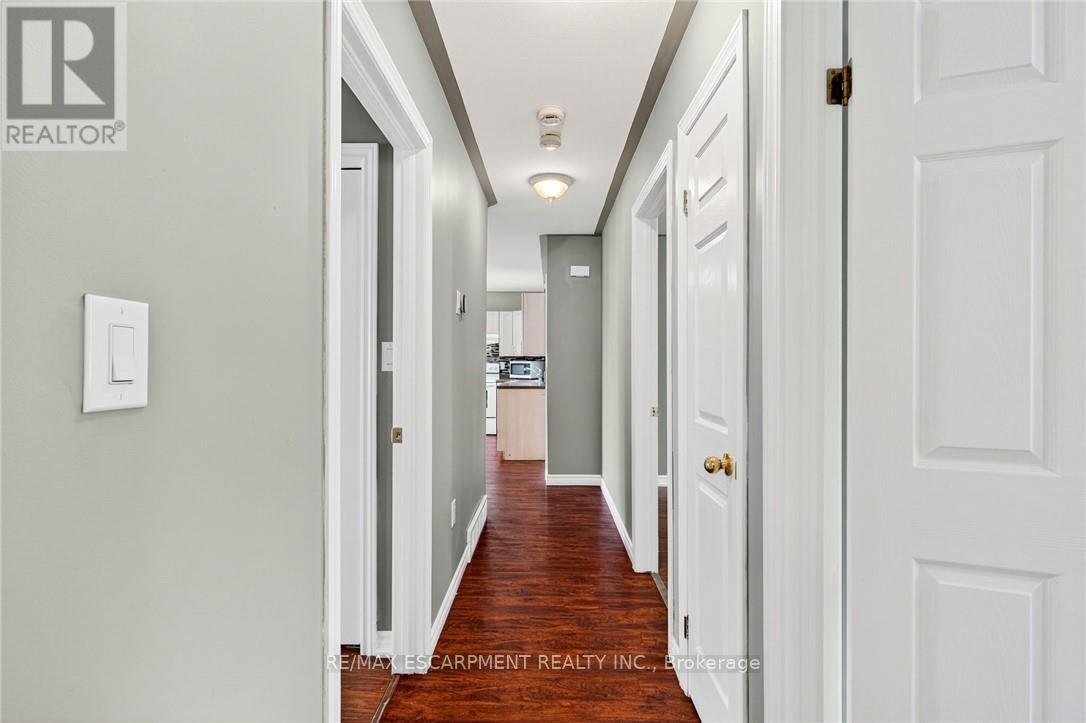 Photo 13 of 133 Grantham Avenue, St Catharines ON