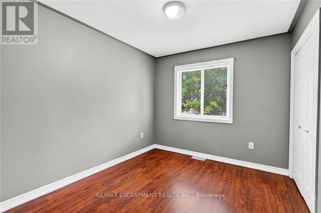 Photo 14 of 133 Grantham Avenue, St Catharines ON