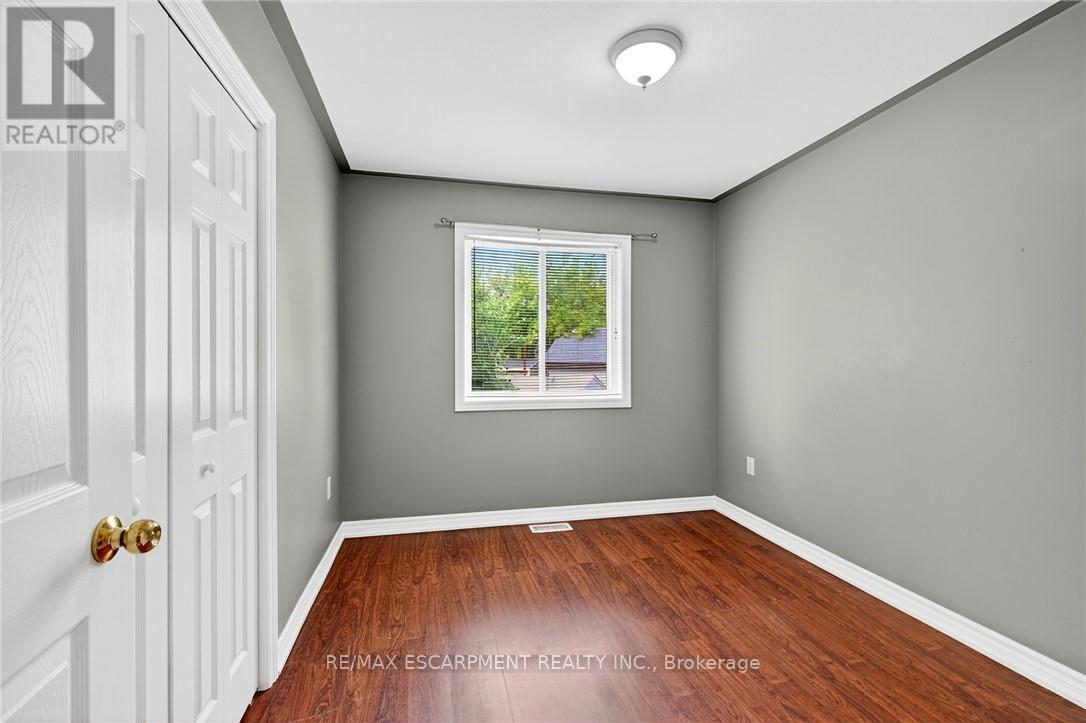 Photo 16 of 133 Grantham Avenue, St Catharines ON
