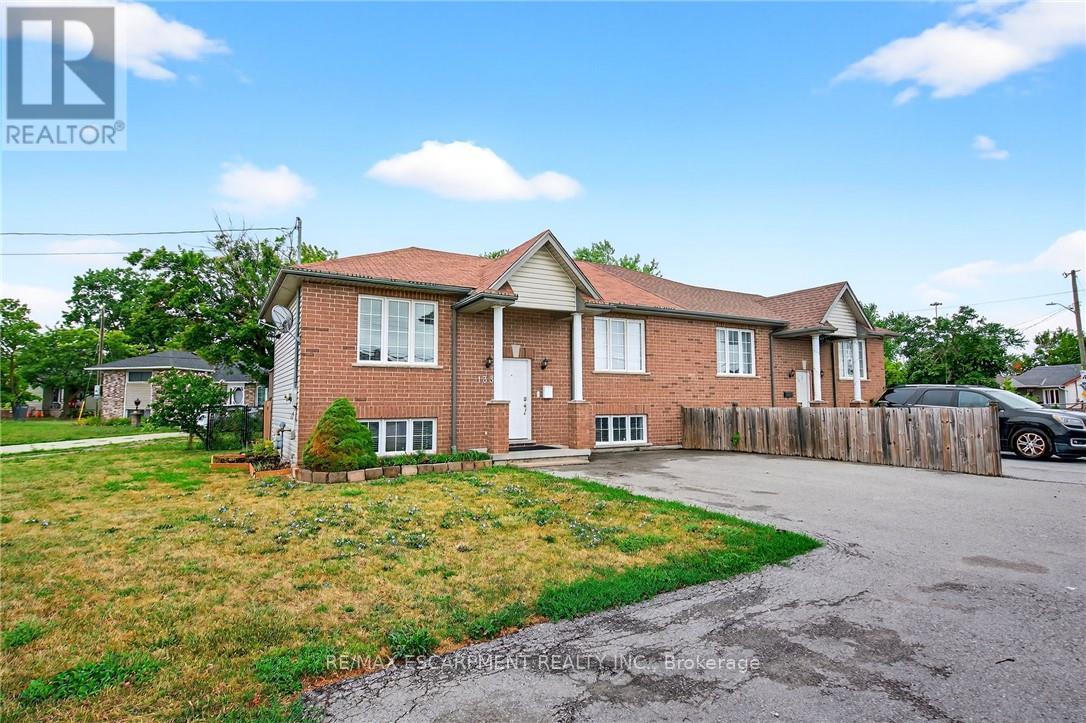 Photo 2 of 133 Grantham Avenue, St Catharines ON