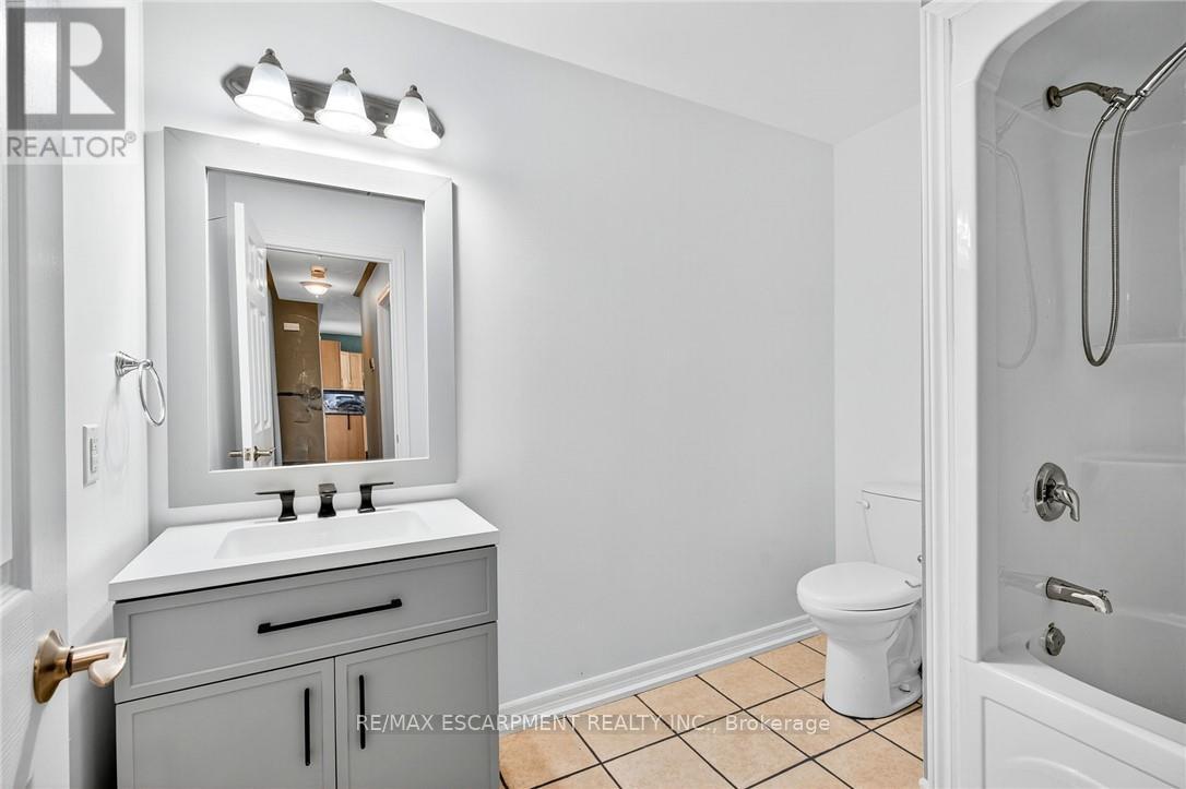 Photo 23 of 133 Grantham Avenue, St Catharines ON