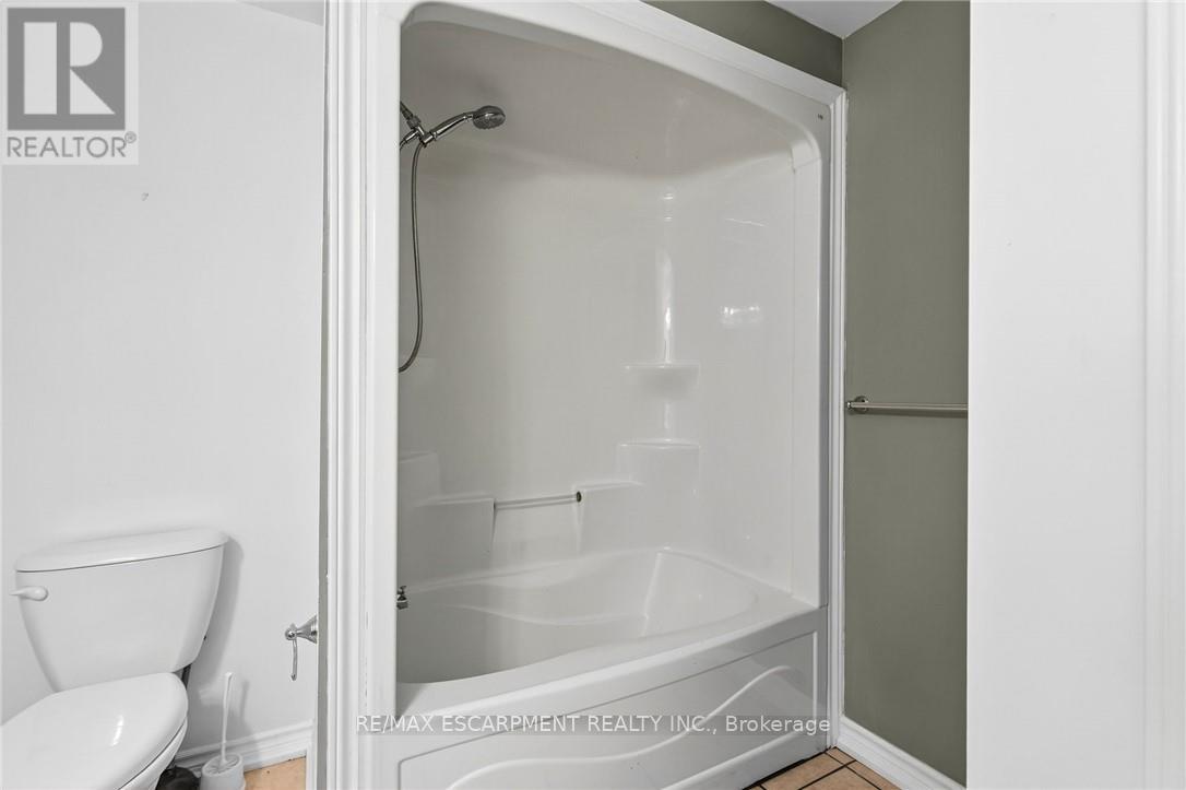 Photo 24 of 133 Grantham Avenue, St Catharines ON