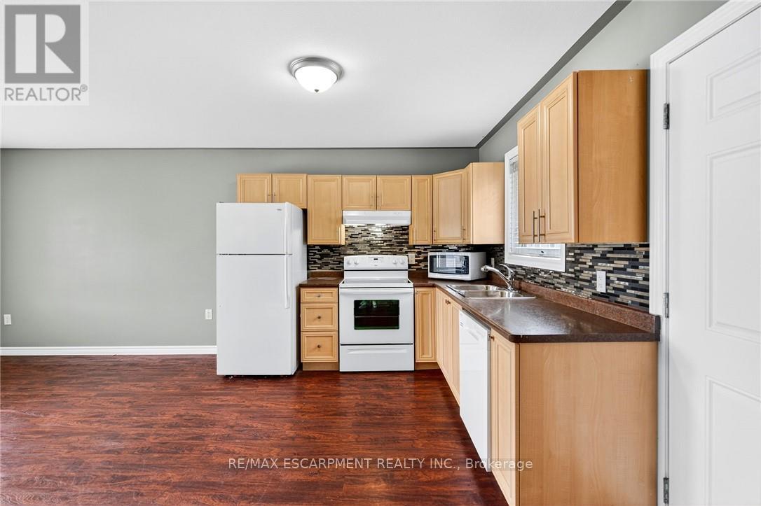 Photo 6 of 133 Grantham Avenue, St Catharines ON