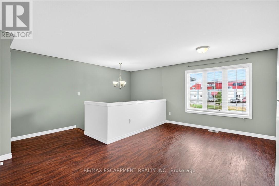 Photo 9 of 133 Grantham Avenue, St Catharines ON