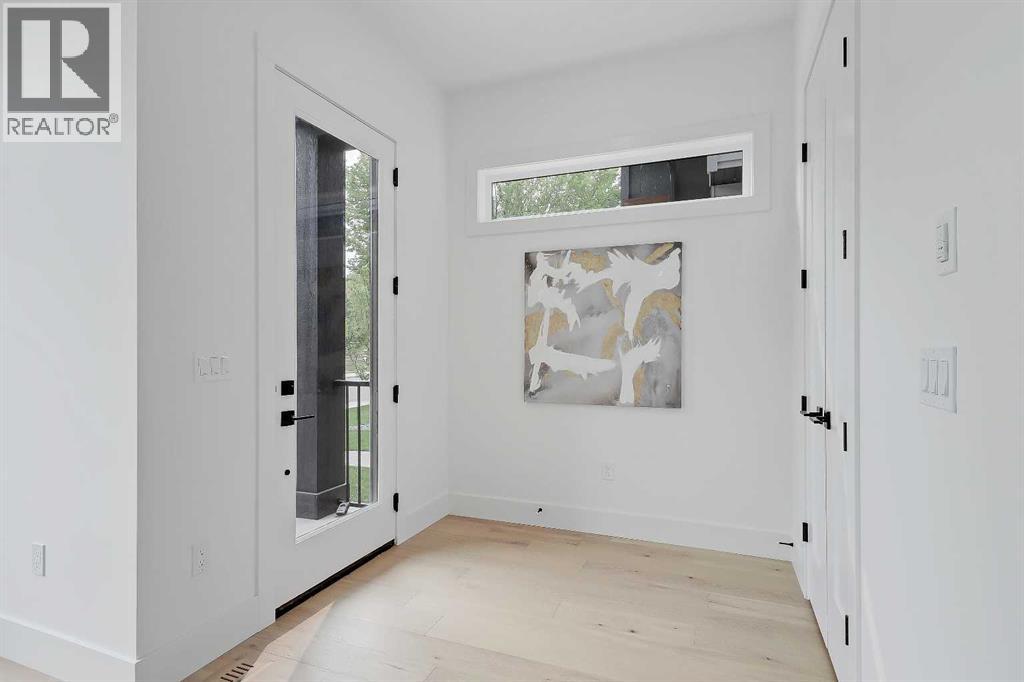 Photo 2 of 2833 25 A Street Sw, Calgary AB
