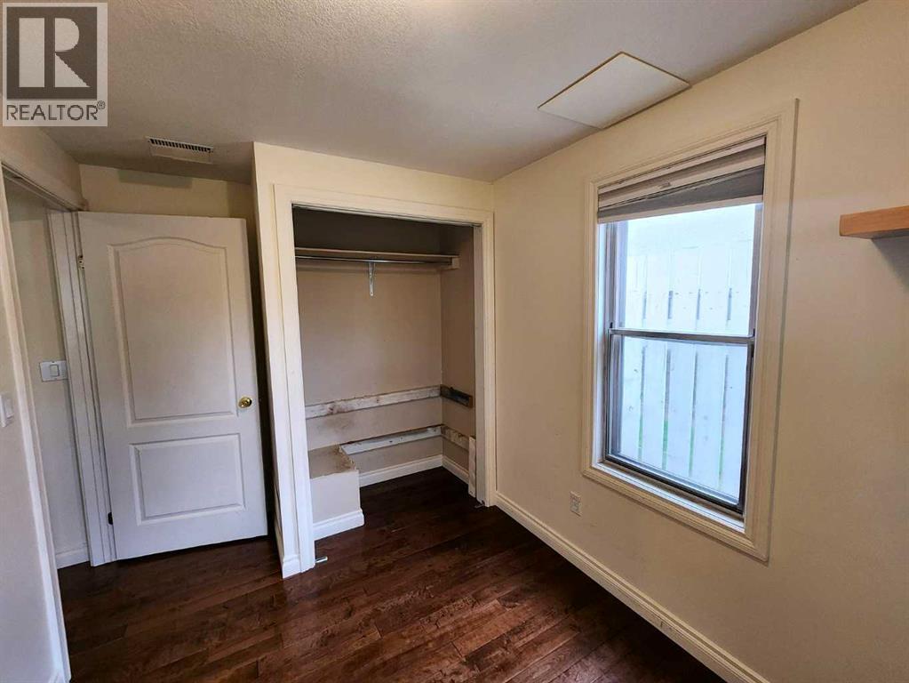 Photo 8 of 5713 57 Avenue, Red Deer AB