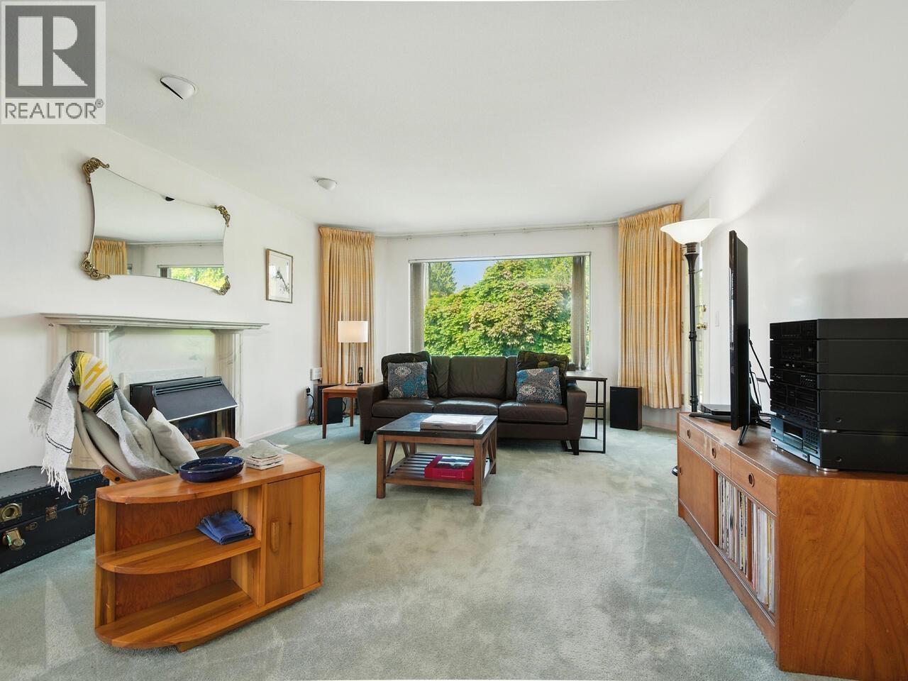 Photo 3 of 1566 Cliff Avenue, Burnaby BC