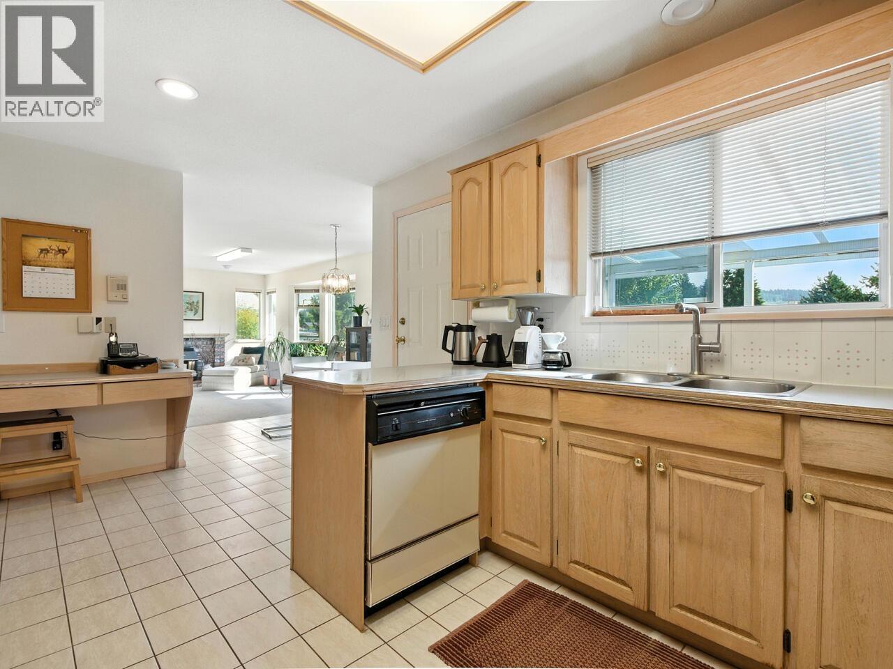 Photo 7 of 1566 Cliff Avenue, Burnaby BC